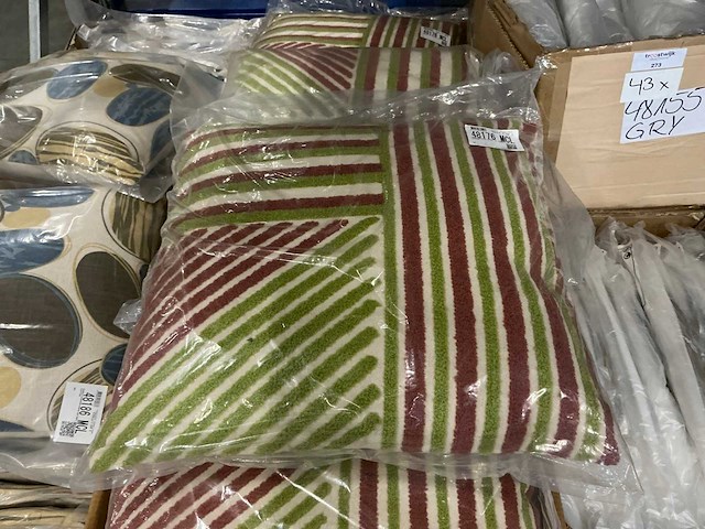 Partij coco maison jamy cushion 45x45cm (38x) - afbeelding 1 van  4