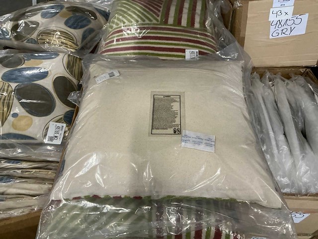 Partij coco maison jamy cushion 45x45cm (38x) - afbeelding 2 van  4