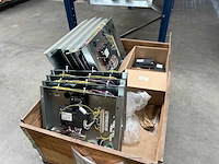 Partij complete regelpanelen met bekabeling en componenten - afbeelding 1 van  6