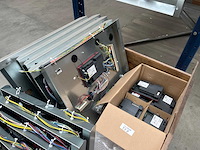 Partij complete regelpanelen met bekabeling en componenten - afbeelding 3 van  6