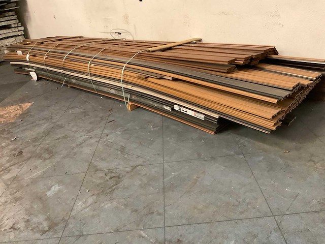 Partij composiet en hardhouten gevelbekleding - afbeelding 5 van  5