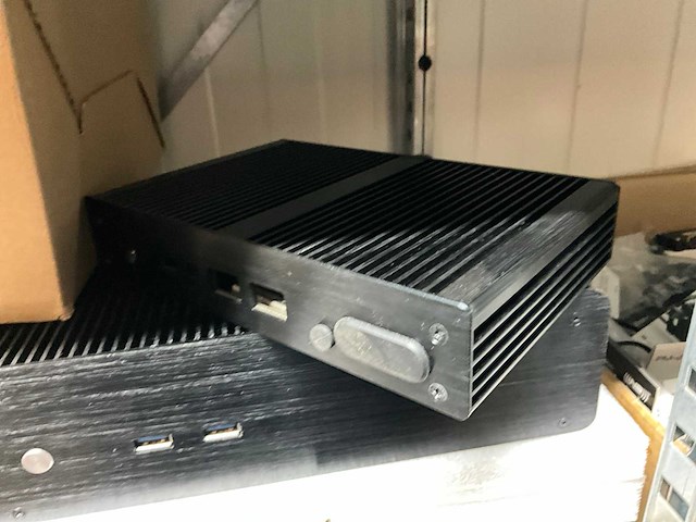 Partij computerbehuizingen - afbeelding 1 van  3