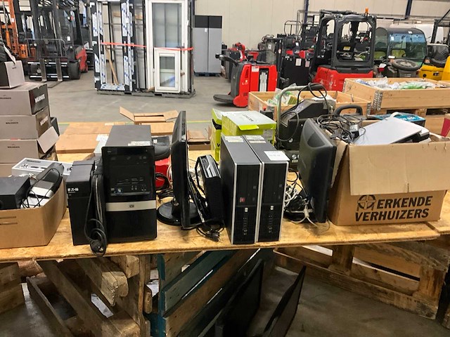 Partij computeronderdelen - afbeelding 1 van  7