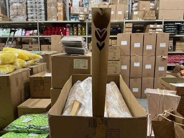 Partij conical tubes heart kraft 65x6x2cm (1520x) - afbeelding 1 van  6