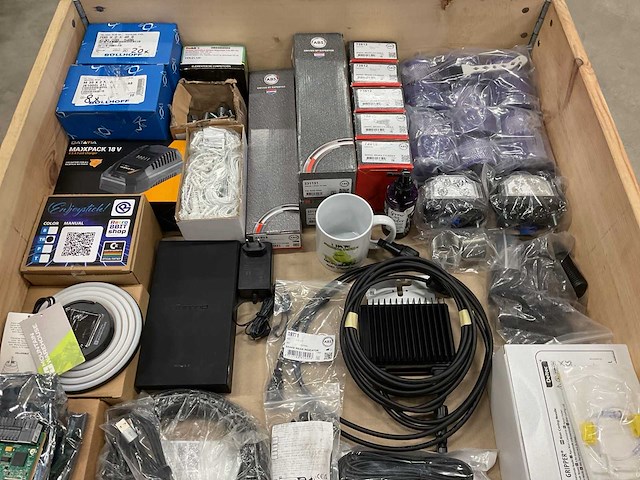 Partij consumentengoederen - afbeelding 10 van  16