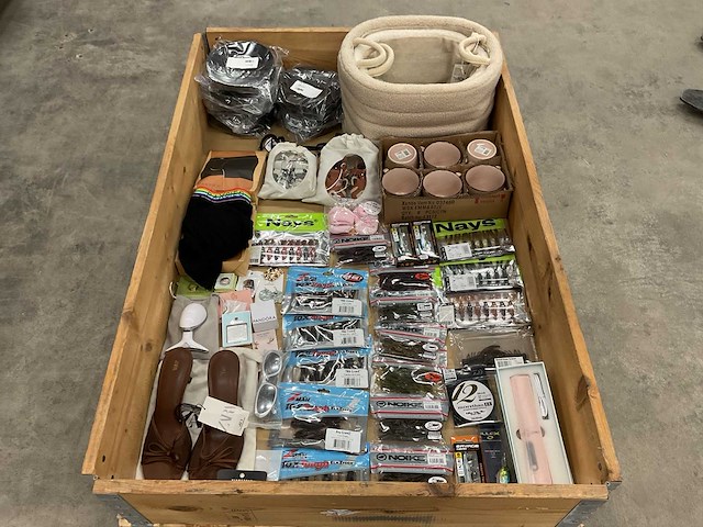 Partij consumentengoederen - afbeelding 1 van  12