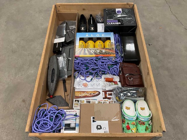 Partij consumentengoederen - afbeelding 1 van  12