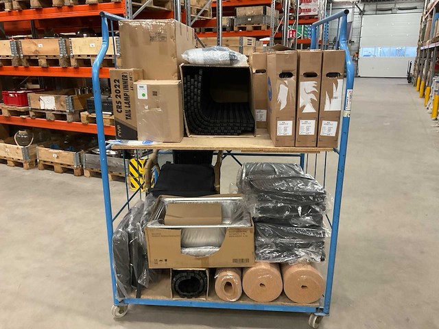 Partij consumentengoederen - afbeelding 1 van  12