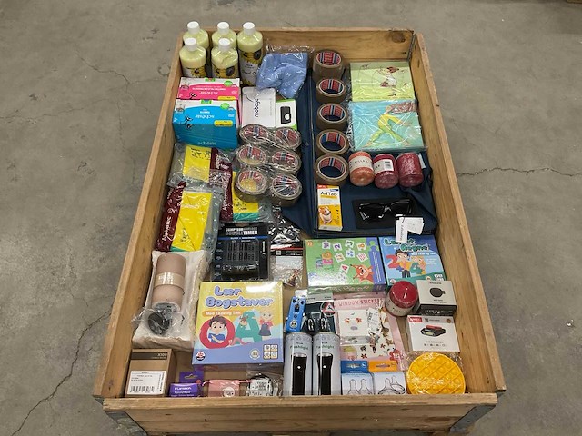 Partij consumentengoederen - afbeelding 1 van  9
