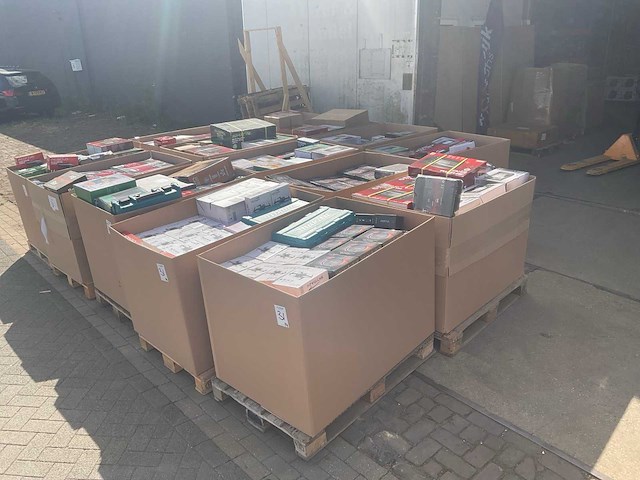 Partij consumentengoederen - afbeelding 1 van  24