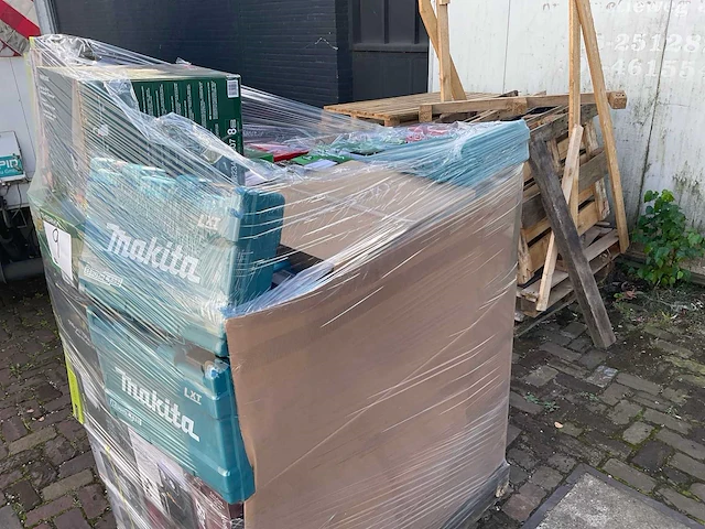 Partij consumentengoederen - afbeelding 13 van  17