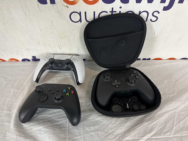 Partij controllers - afbeelding 1 van  1