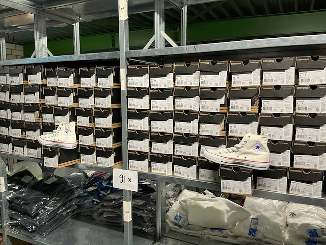 Partij converse all stars schoenen (81x) - afbeelding 1 van  8