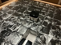 Partij cosmetica potjes, doppen, tuitdoppen en flessen - afbeelding 3 van  9