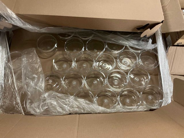 Partij cosmetica potjes, doppen, tuitdoppen en flessen - afbeelding 4 van  9