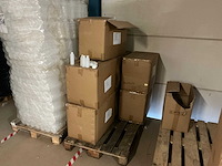 Partij cosmetica potjes, doppen, tuitdoppen en flessen - afbeelding 7 van  9