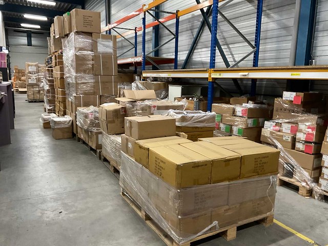 Partij cosmetica verpakkingen - afbeelding 1 van  26