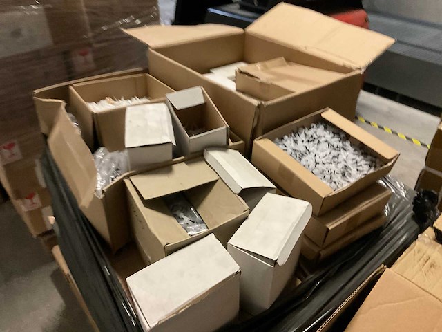 Partij cosmetica verpakkingen - afbeelding 20 van  26