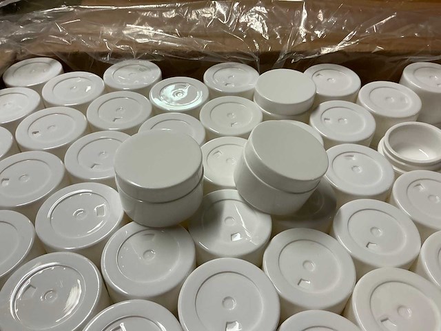 Partij cosmeticapotjes wit (circa 15.000 stuks) - afbeelding 2 van  12