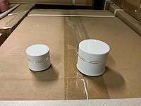 Partij cosmeticapotjes wit (circa 15.000 stuks) - afbeelding 1 van  12