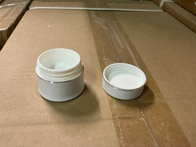 Partij cosmeticapotjes wit (circa 15.000 stuks) - afbeelding 6 van  12