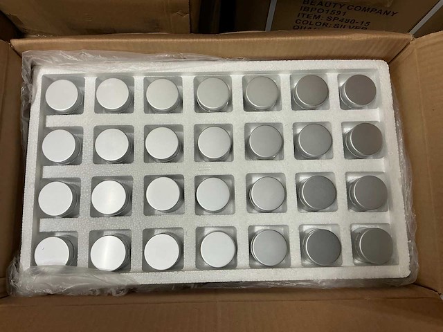 Partij cosmeticapotjes zilver (circa 12.000 stuks) - afbeelding 9 van  11