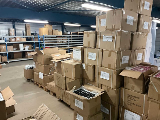 Partij cosmeticapotjes zwart (circa 15.000 stuks) - afbeelding 5 van  5