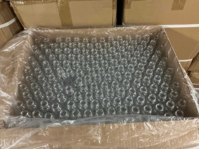 Partij cosmetische flessen, potten en verstuivers - afbeelding 6 van  34