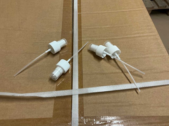 Partij cosmetische flessen, potten en verstuivers - afbeelding 8 van  34