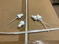 Partij cosmetische flessen, potten en verstuivers - afbeelding 8 van  34