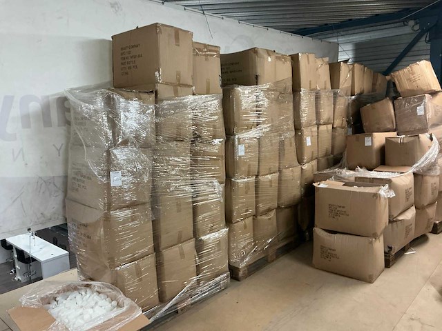 Partij cosmetische flessen, potten en verstuivers - afbeelding 17 van  34