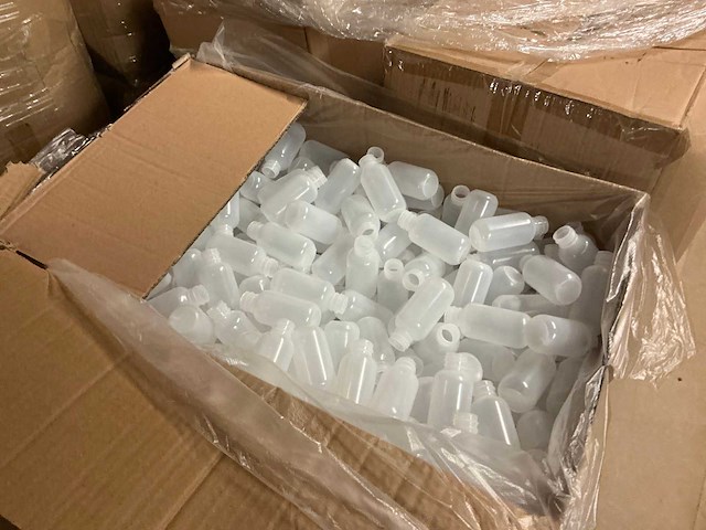 Partij cosmetische flessen, potten en verstuivers - afbeelding 19 van  34