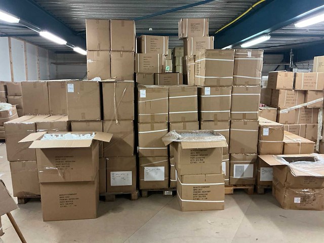 Partij cosmetische flessen, potten en verstuivers - afbeelding 12 van  34