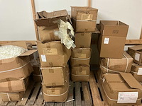 Partij cosmetische flessen, potten en verstuivers - afbeelding 25 van  34