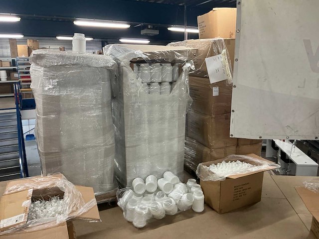 Partij cosmetische flessen, potten en verstuivers - afbeelding 20 van  34