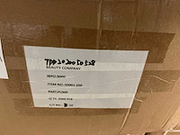 Partij cosmetische flessen, potten en verstuivers - afbeelding 29 van  34