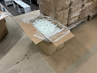 Partij cosmetische flessen, potten en verstuivers - afbeelding 30 van  34