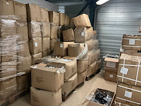 Partij cosmetische flessen, potten en verstuivers - afbeelding 31 van  34