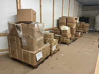 Partij cosmetische flessen, potten en verstuivers - afbeelding 32 van  34