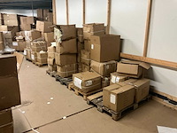 Partij cosmetische flessen, potten en verstuivers - afbeelding 33 van  34