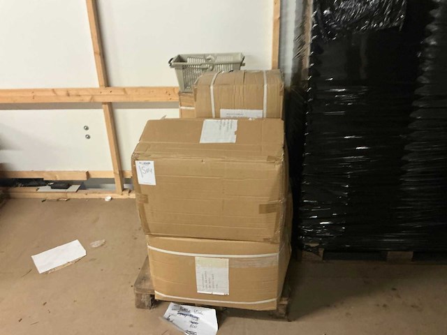 Partij cosmetische flessen, potten en verstuivers - afbeelding 34 van  34