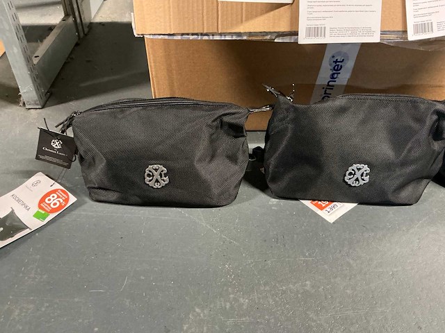 Partij cristian lacroix toilettasjes (110x) - afbeelding 2 van  5