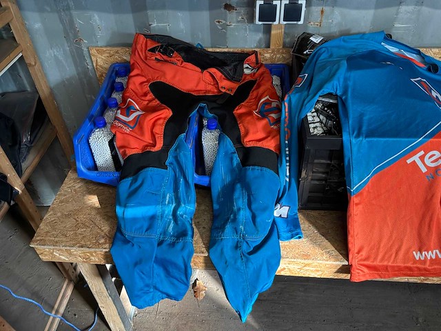 Partij crosskleding - afbeelding 2 van  3