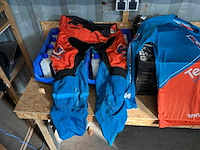 Partij crosskleding - afbeelding 2 van  3