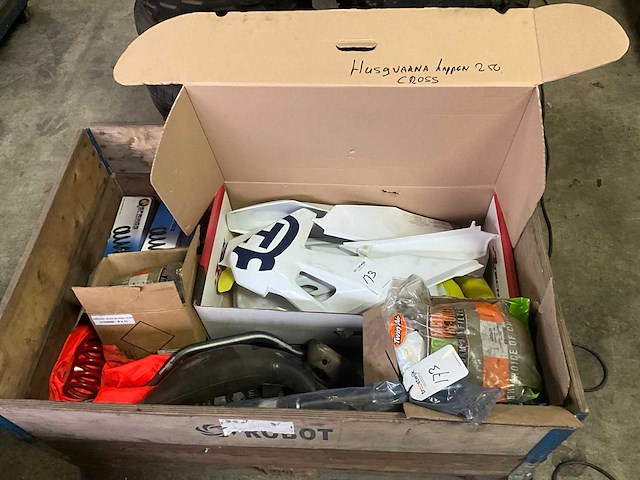 Partij crossmotor toebehoren - afbeelding 1 van  6