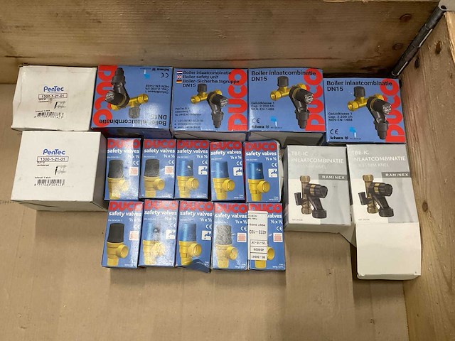 Partij cv-installatiemateriaal, 18 verpakkingen - afbeelding 1 van  5