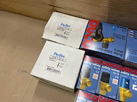 Partij cv-installatiemateriaal, 18 verpakkingen - afbeelding 2 van  5