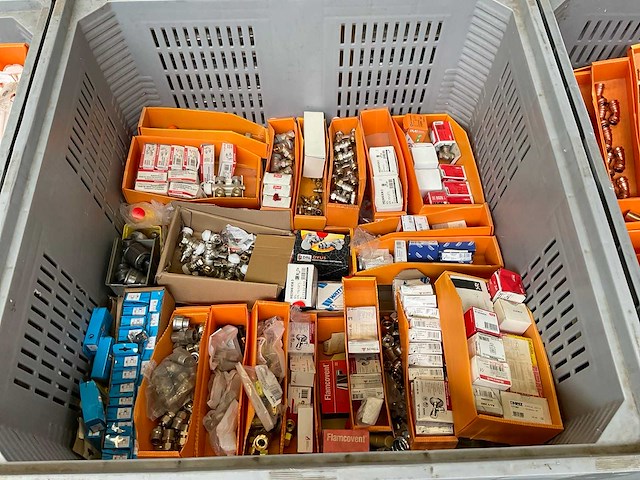 Partij cv installatiemateriaal - afbeelding 2 van  2