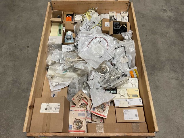 Partij cv-installatiemateriaal - afbeelding 1 van  3