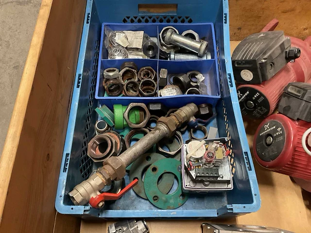Partij cv-installatiemateriaal - afbeelding 2 van  10